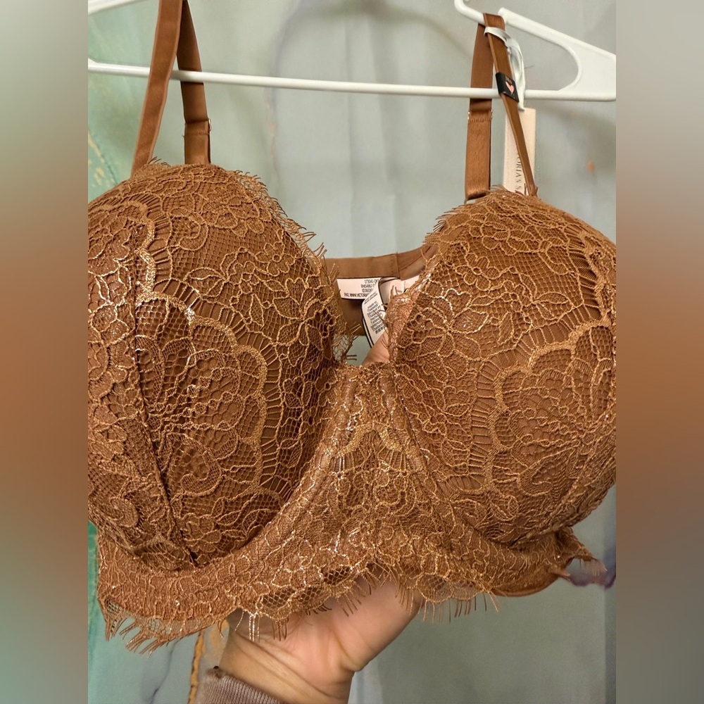 NWT- Victoria's Secret Padded Push-Up Bra Gold Sparkle Trim 
Size: 38D - Picture 3 of 8